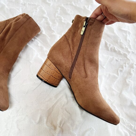 Donald Pliner Gaige Bootie Size 9 New - Picture 6 of 10